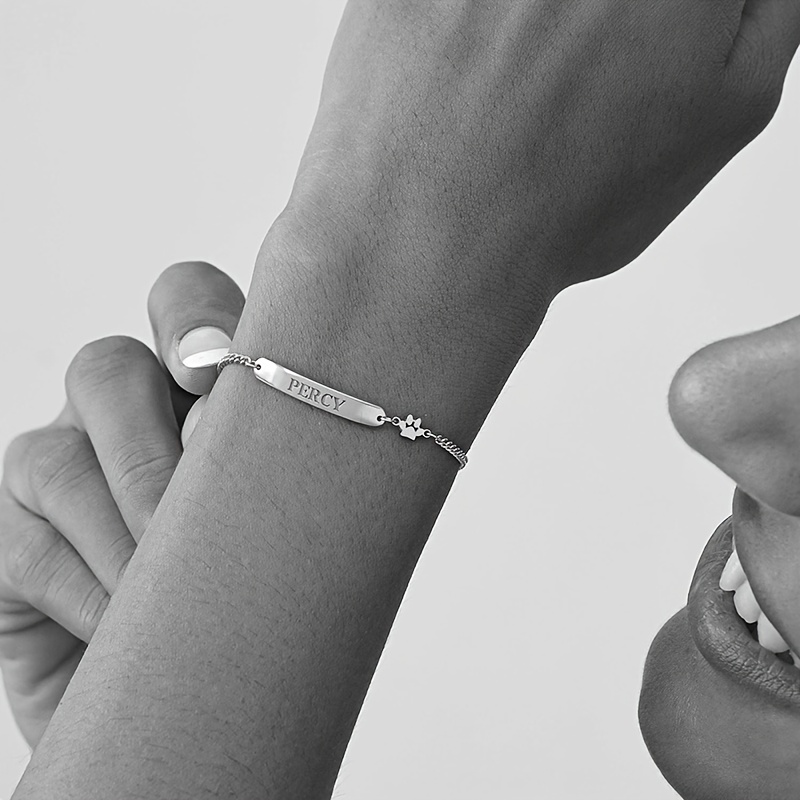 Women's Custom Engraved 18K Gold Plated Bar Name Bracelet